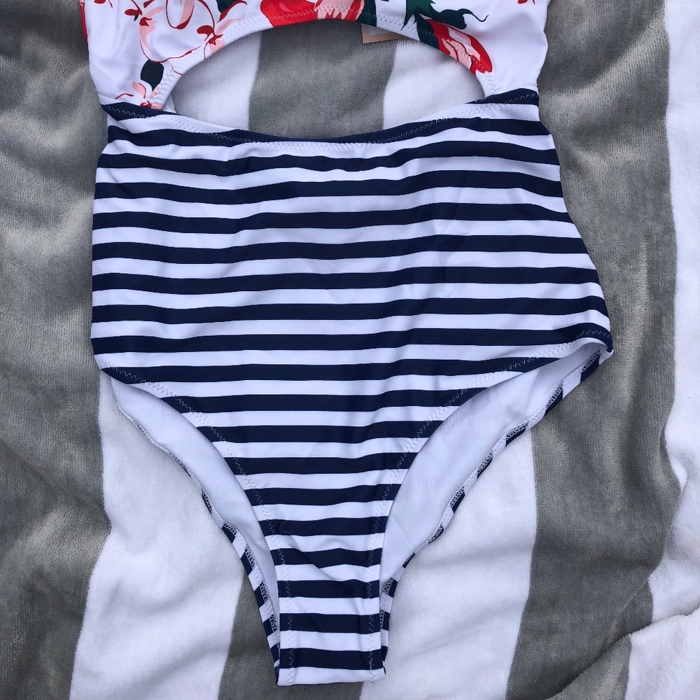 CLEARANCE // bathing suit cutout one-piece - Picture 8 of 8